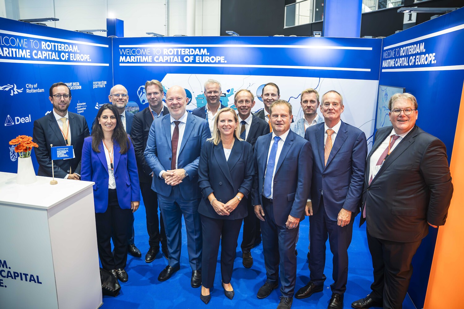 Delegatie uit de regio Rotterdam/Drechtsteden op de stand van Rotterdam Martime Capital of Europe tijdens de SMM Hamburg 2024.