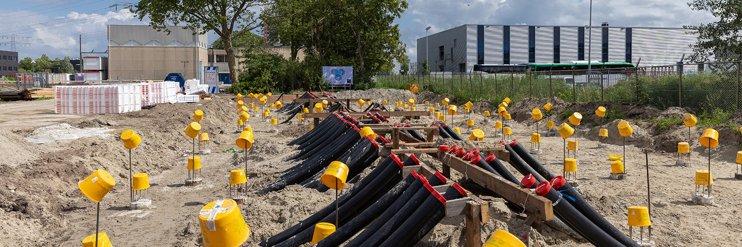 Open liggend terrein in Alblasserdam waar later het nieuwe elektriciteitsstation van Stedin komt