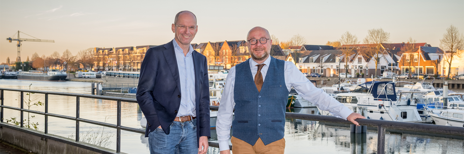 Gebiedsmanager HVC warmte Willy Heussen (links) en wethouder gemeente Sliedrecht Ton Spek (rechts)