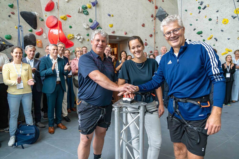 
Op de foto van links naar rechts: Jacob Klink (Voorzitter Werkgevers Drechtsteden), Chris van Benschop (Voorzitter arbeidsmarktregio/wethouder gemeente Dordrecht) en Henrik Stevens (Voorzitter College van bestuur Da Vinci College)