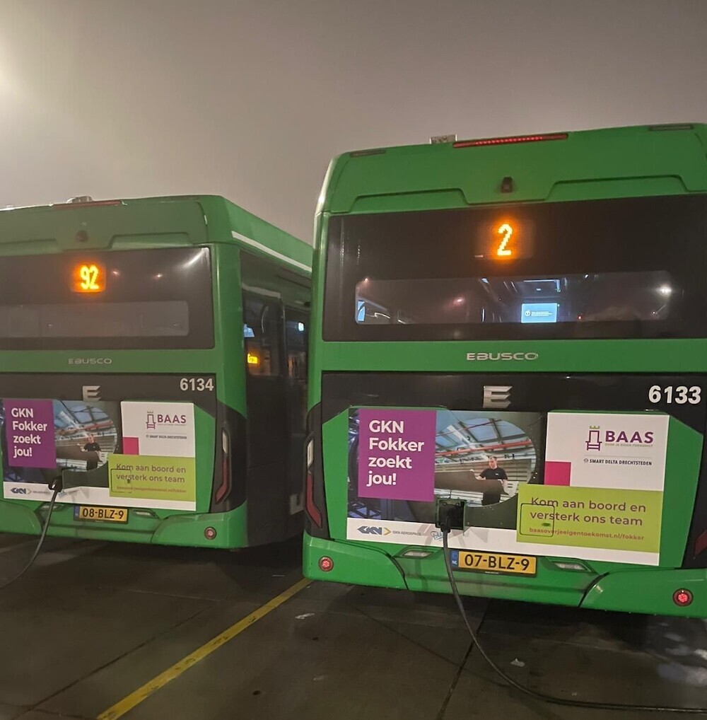 Campagne van Fokker op bussen van Qbuzz voor meer banen dankzij Smart Delta Drechtsteden