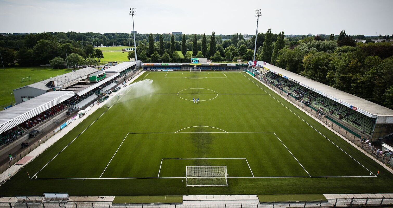 Een luchtfoto van het stadion FC Dordrecht