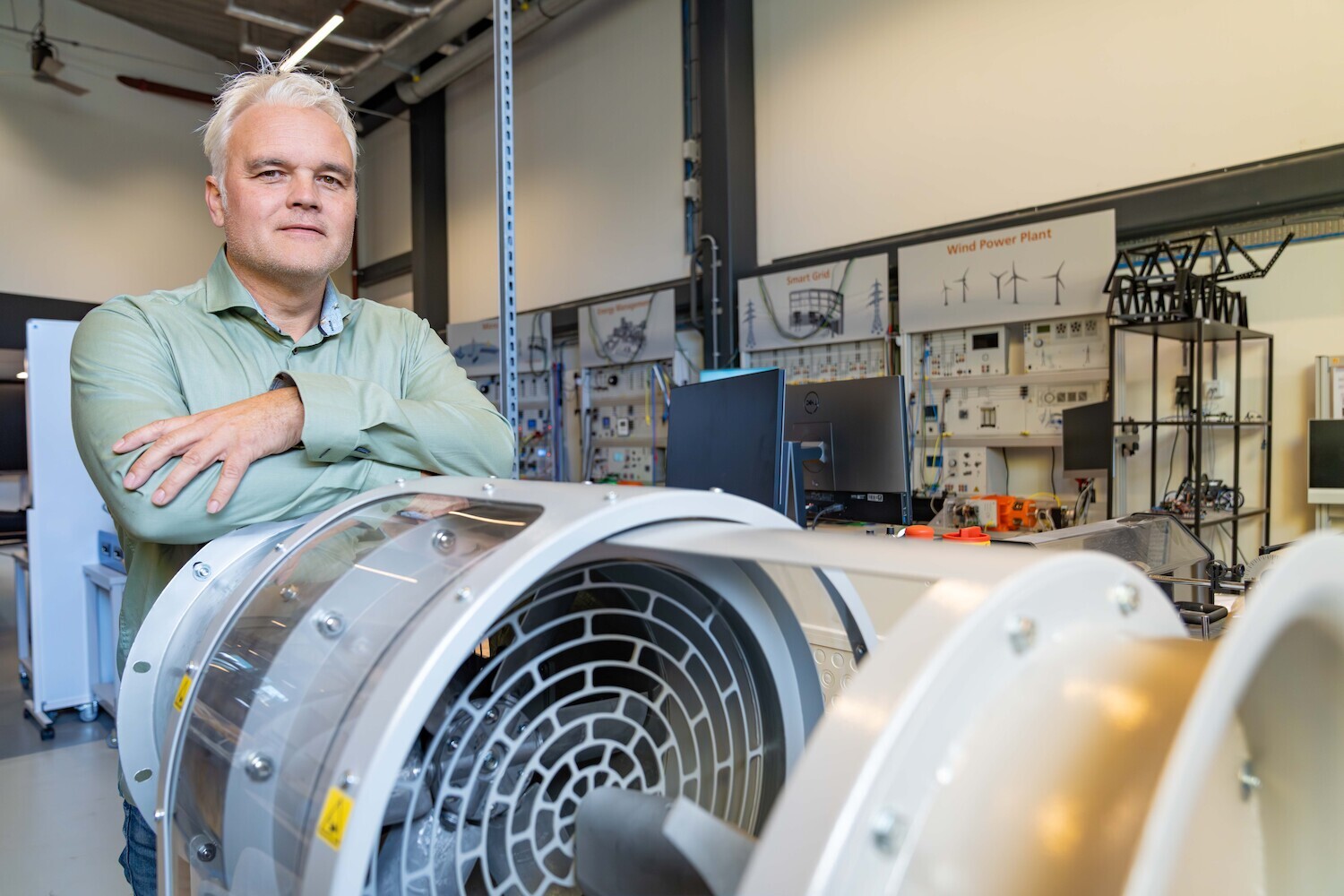 Robbert-Jan 't Hoen bij één van de innovatieve oplossingen in het Energielab