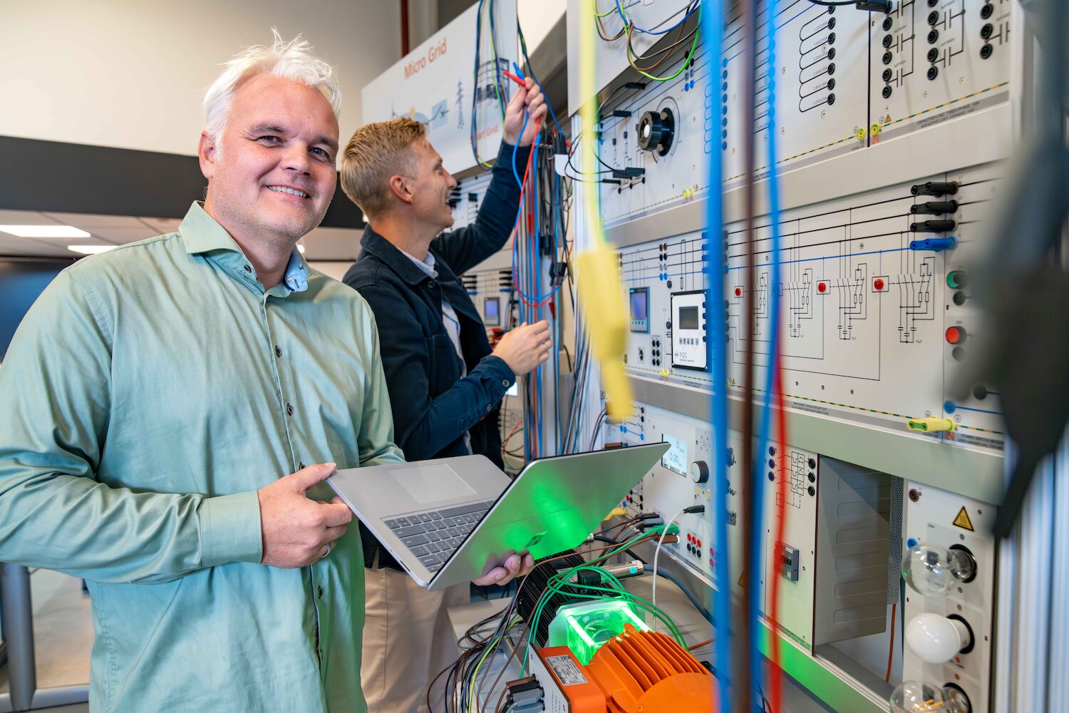 Robbert-Jan 't Hoen en Pim Opraus in de praktijk aan het werk aan de energietransitie
