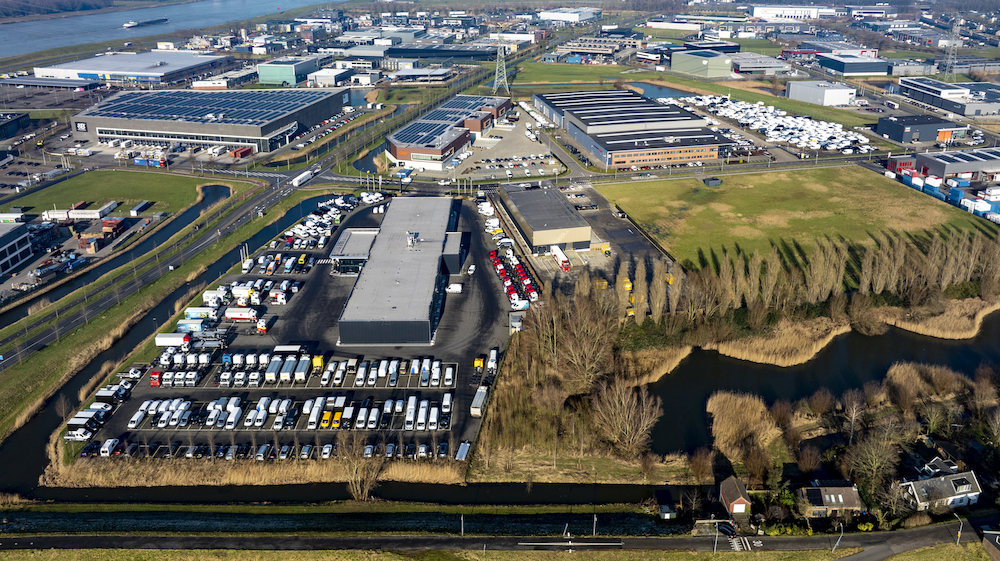 Luchtfoto van bedrijventerrein Dordtse Kil