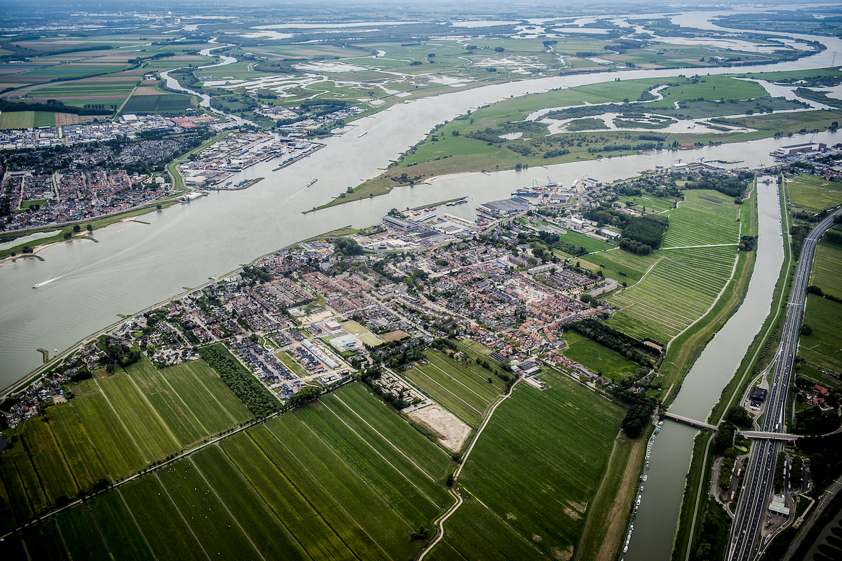 Een luchtfoto van de gemeente Hardinxveld-Giessendam